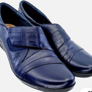 Clarks Women's Navy Everlay Tara Leather slip on loafer size 10 preowned